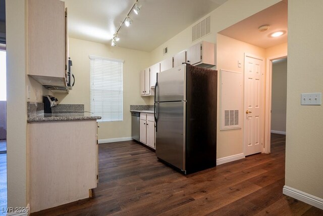 231 W Horizon Ridge Parkway Unit 314, Henderson, NV 89012 - kitchen featuring appliances with stainless steel finishes, baseboards, and dark wood-style floors