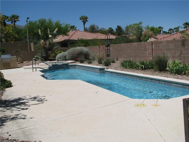 10112 Plomosa Pl, Las Vegas, NV 89134 - view of swimming pool featuring a patio, a fenced backyard, and a pool with connected hot tub