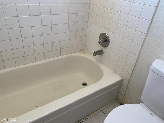 7732 Blackbird Ave, Las Vegas, NV 89145 - full bathroom featuring toilet and a bathtub