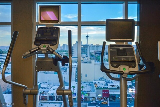 150 Las Vegas Blvd Unit 918, Las Vegas, NV 89101 - view of workout area