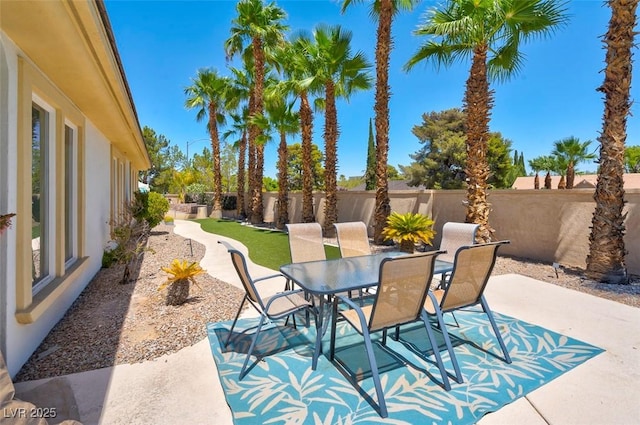 2290 Casa Bella Ct, Las Vegas, NV 89117 - fenced backyard with a patio area and outdoor dining area