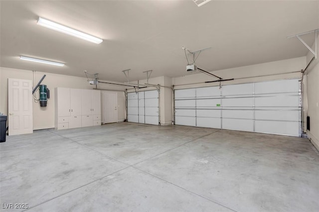 2290 Casa Bella Ct, Las Vegas, NV 89117 - garage featuring a garage door opener