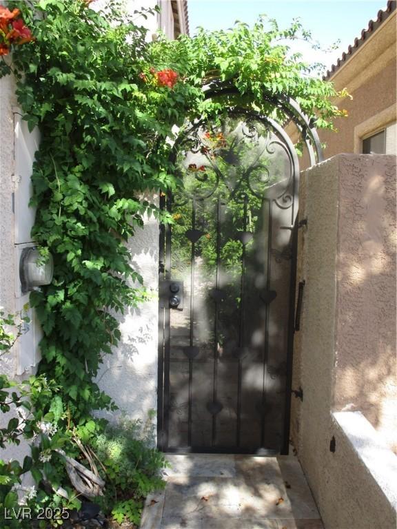 812 Eaglewood Dr, Las Vegas, NV 89144 - view of gate