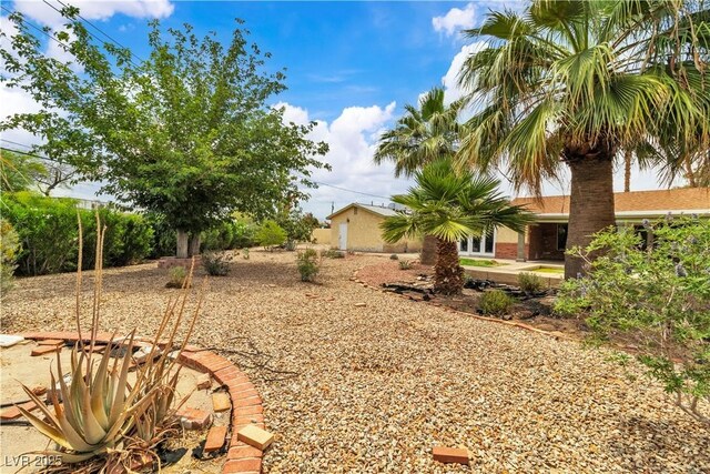 4678 Saddle Pl, Las Vegas, NV 89119 - view of yard