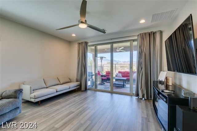 living area with light wood-type flooring, a ceiling fan, recessed lighting, and visible vents