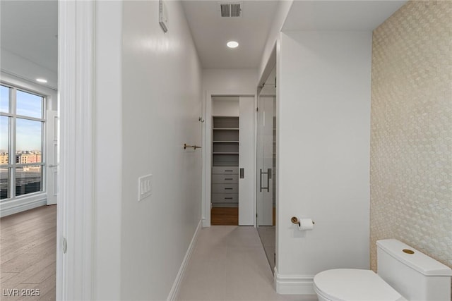 bathroom with recessed lighting, wallpapered walls, visible vents, toilet, and baseboards