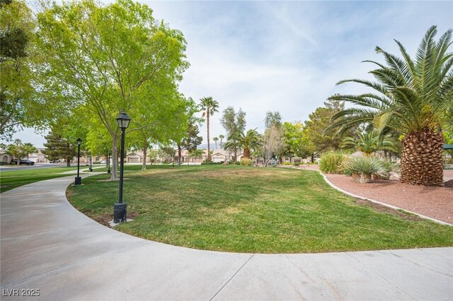 5815 Pristine Falls Ave, Las Vegas, NV 89131 - surrounding community featuring a yard
