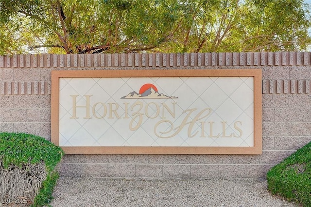 view of community / neighborhood sign