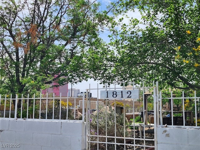 1812 Ivanhoe Way, Las Vegas, NV 89102 - view of gate