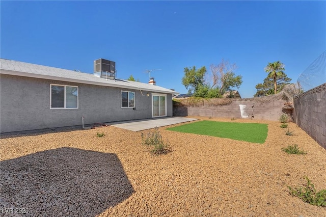 6770 Laronda Ln, Las Vegas, NV 89156 - fenced backyard featuring a patio area