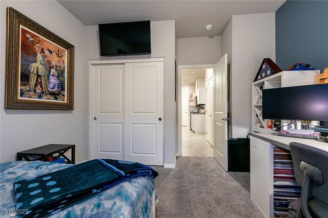 10125 Sequoia Falls Pl, Las Vegas, NV 89149 - carpeted bedroom featuring a desk and a closet