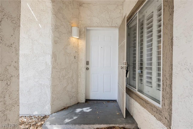 property entrance featuring stucco siding