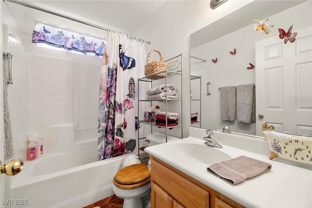 bathroom with shower / tub combo with curtain, vanity, and toilet