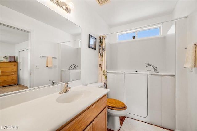 bathroom with a shower with curtain, vanity, visible vents, toilet, and a bathtub
