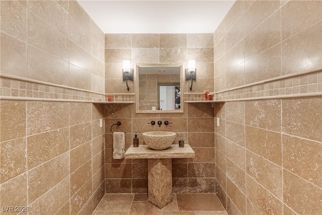 bathroom featuring a sink
