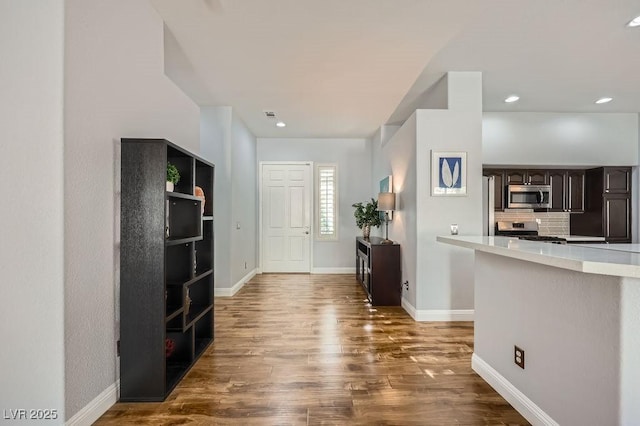 foyer entrance featuring recessed lighting, dark wood-style flooring, and baseboards