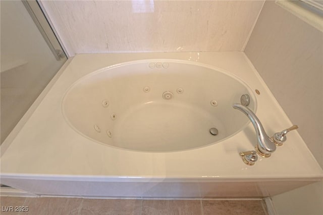 interior details with a jetted tub