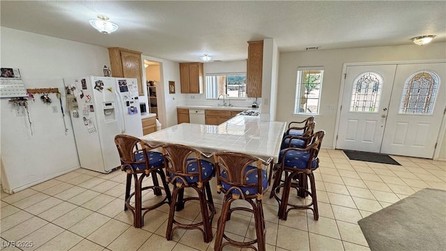 dining space featuring visible vents and light tile patterned floors