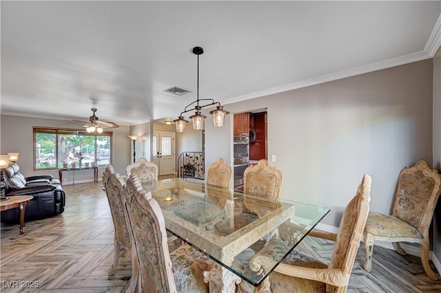 dining area featuring visible vents, ornamental molding, and baseboards