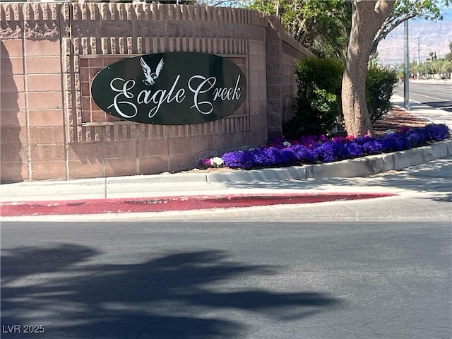 view of community / neighborhood sign