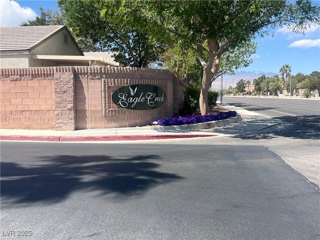 view of community / neighborhood sign