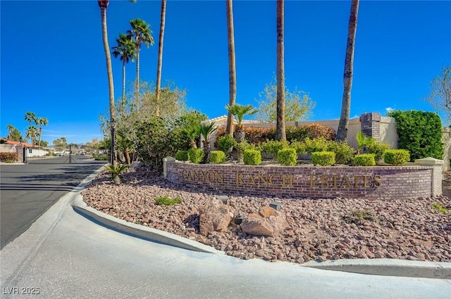 view of community / neighborhood sign