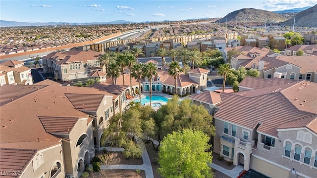 bird's eye view featuring a residential view and a mountain view