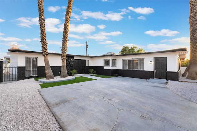 view of front of property with stucco siding