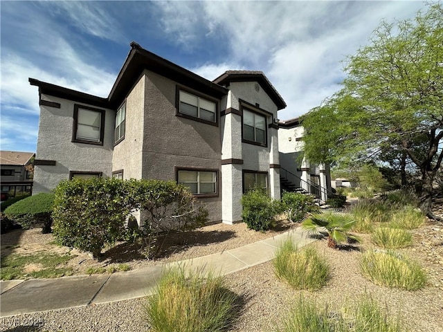 view of front facade with stucco siding