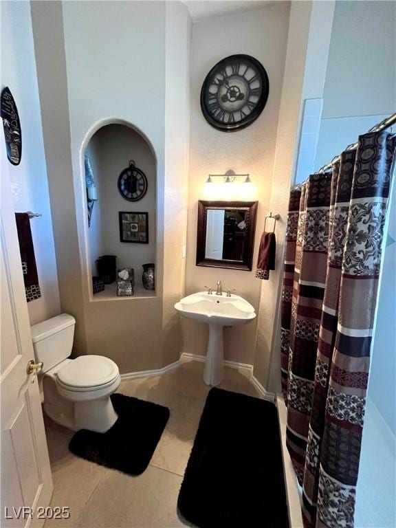 8690 W Ford Ave, Las Vegas, NV 89148 - bathroom featuring toilet, tile patterned flooring, and curtained shower