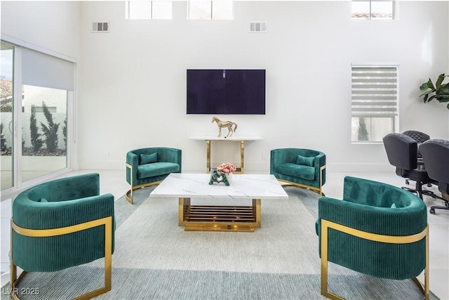 8000 Clock Tower Ct, Las Vegas, NV 89117 - living room featuring a towering ceiling