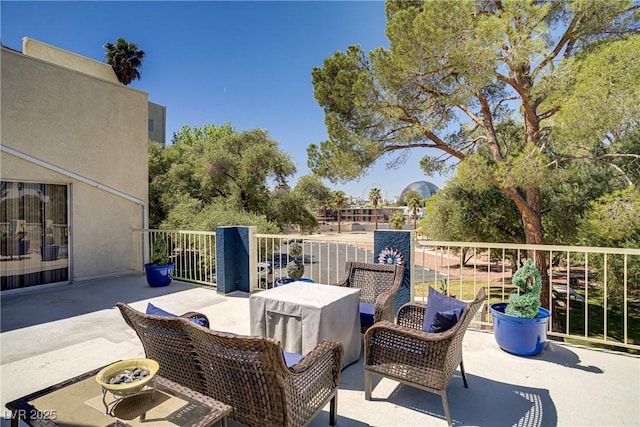 725 N Royal Crest Cir Unit 214, Las Vegas, NV 89169 - view of patio