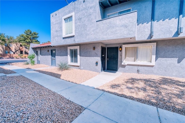 view of front facade with stucco siding