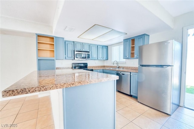 kitchen featuring open shelves, a sink, a peninsula, stainless steel appliances, and blue cabinetry