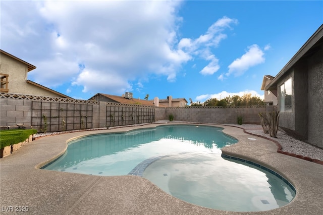 view of pool featuring a pool with connected hot tub and a fenced backyard