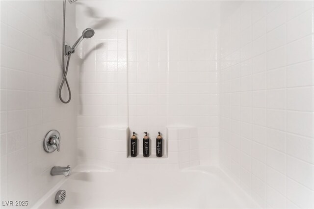 2902 Hemi Orange Ave, North Las Vegas, NV 89086 - details with washtub / shower combination