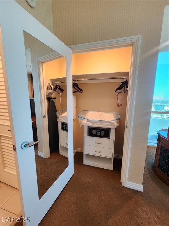 135 E Harmon Ave Unit 3320, Las Vegas, NV 89109 - view of closet