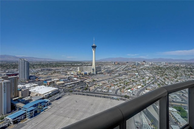 city view featuring a mountain view