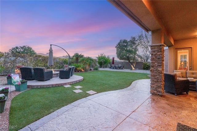 9 Contra Costa Pl, Henderson, NV 89052 - view of yard featuring an outdoor hangout area, a fenced backyard, and a patio