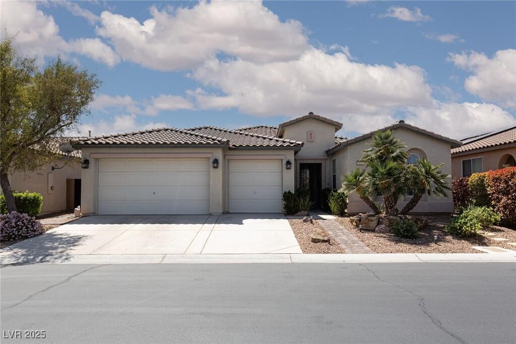 5843 Reeves Springs Ave, Las Vegas, NV 89131 - photo 1