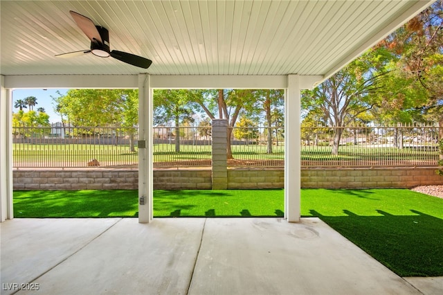 view of patio featuring a fenced backyard and ceiling fan