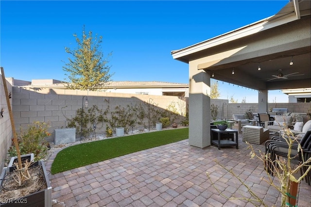 view of patio featuring a fenced backyard and a ceiling fan
