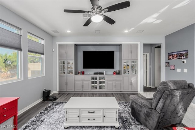 living room with baseboards, recessed lighting, wood finished floors, and ceiling fan