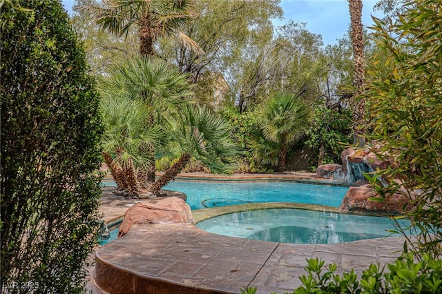 11814 Canons Brook Dr, Las Vegas, NV 89141 - pool featuring an in ground hot tub