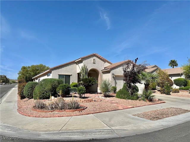view of front facade with a garage and stucco siding