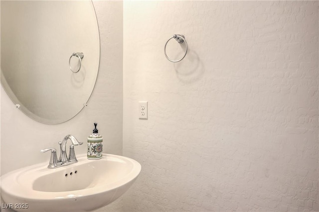 bathroom featuring a sink