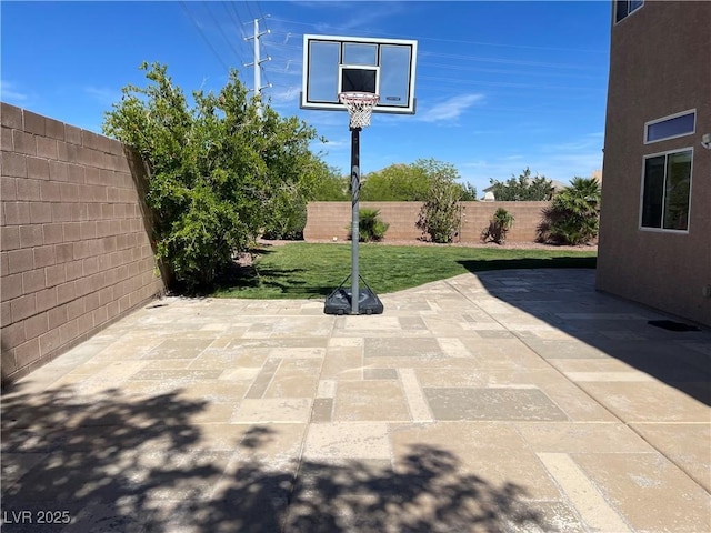 10650 Robin Hill Ave, Las Vegas, NV 89129 - view of patio / terrace