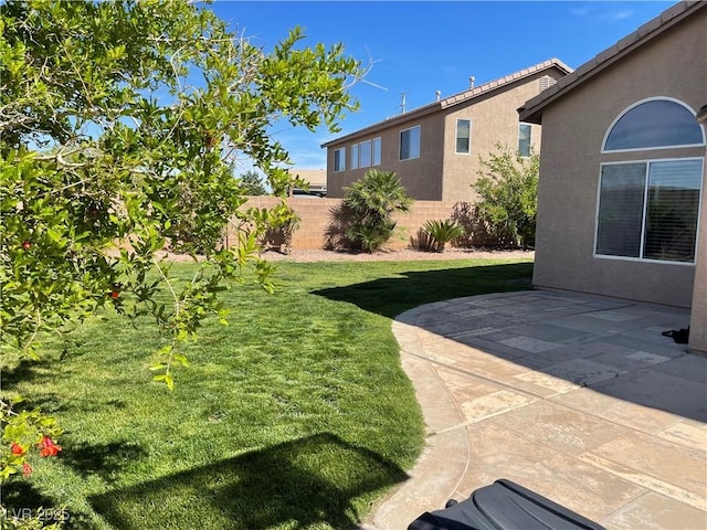 10650 Robin Hill Ave, Las Vegas, NV 89129 - view of yard with a patio