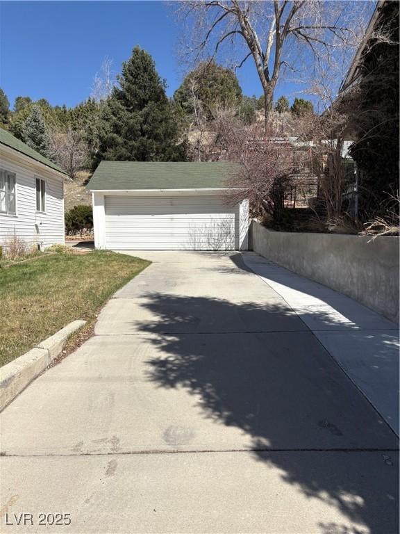 view of detached garage