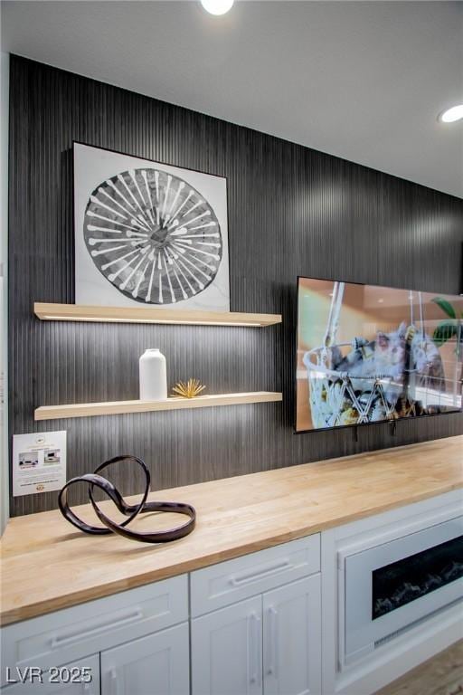 room details featuring recessed lighting